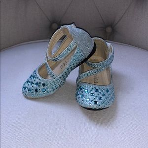 Girls blue dress sandal.